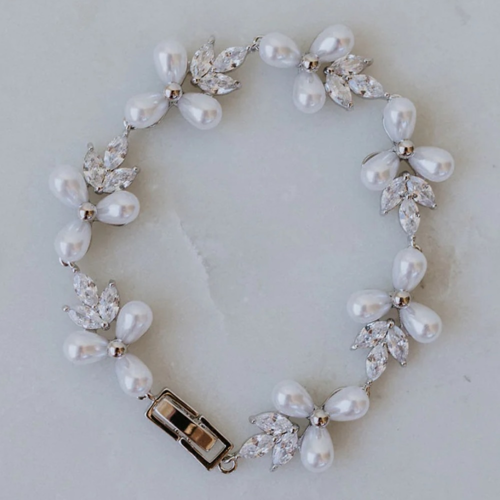 Untamed Petals Nile Bracelet - Pearl and Silver